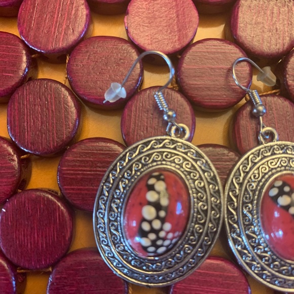 Hand painted red and silver oval earrings - Picture 2 of 4